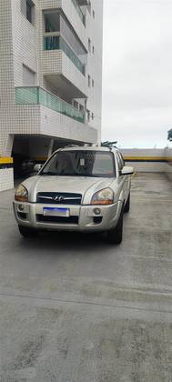 HYUNDAI TUCSON 2.0 MPFI GLS 16V 143CV 2WD GASOLINA 4P AUTOMÁTICO HYUNDAI TUCSON 2.0 MPFI GLS 16V 143CV 2WD GASOLINA 4P AUTOMÁTICO